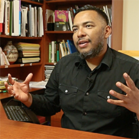 Carnell Chosa discussing human rights inequities in Native lands.