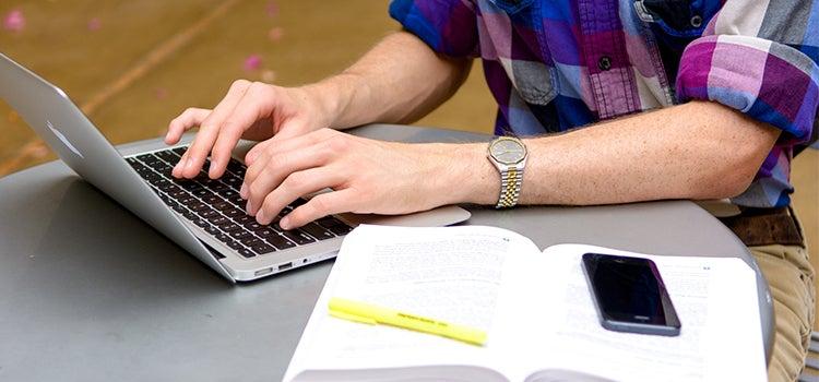 guy_using_laptop.jpg