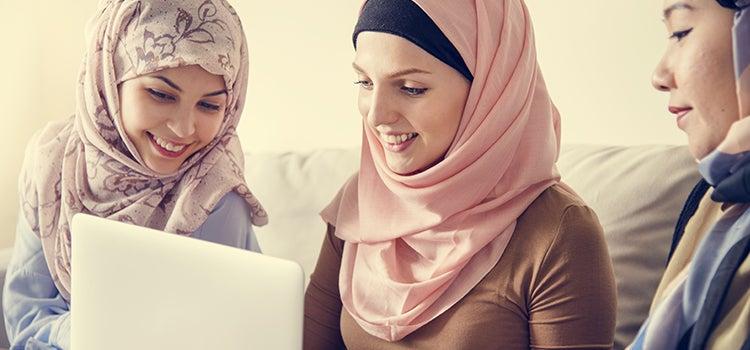 people_looking_at_laptop.jpg