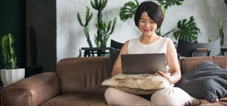 woman_with_laptop.jpg